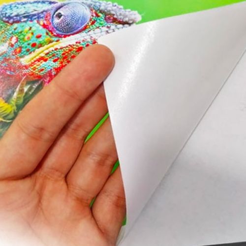 Papel propalcote esmantado adhesivo semibrillante